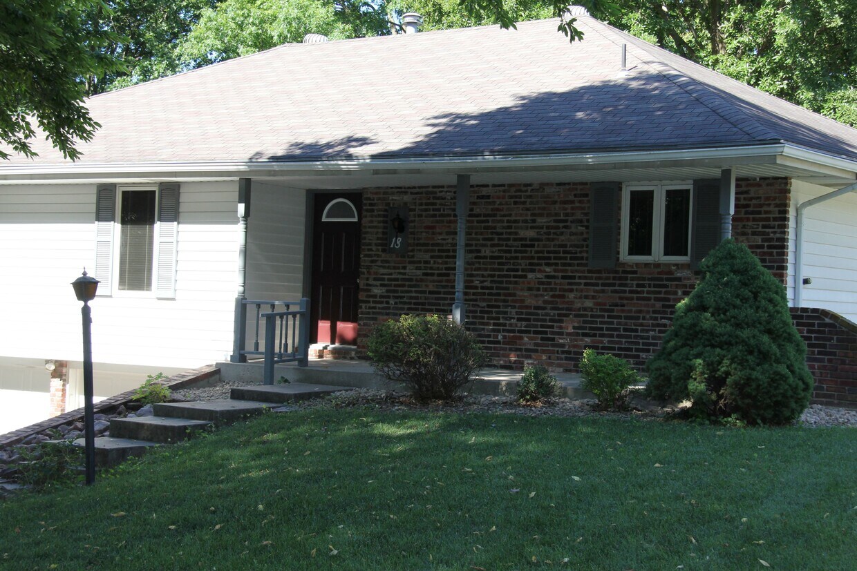 Foto principal - 18 Collins Dr