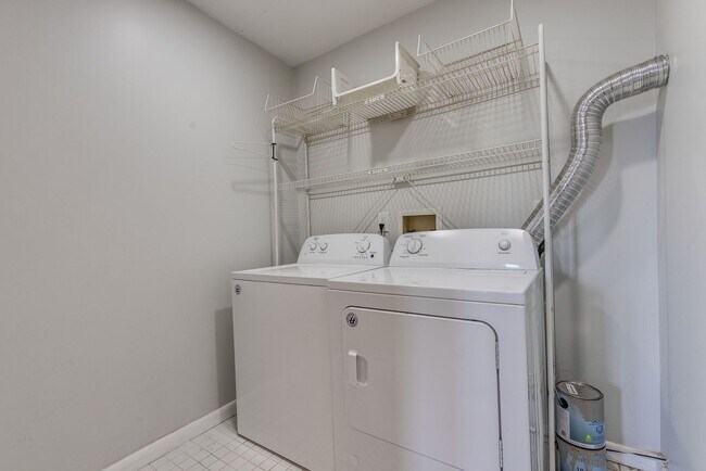 Foto del edificio - 708 E Warrington Ave