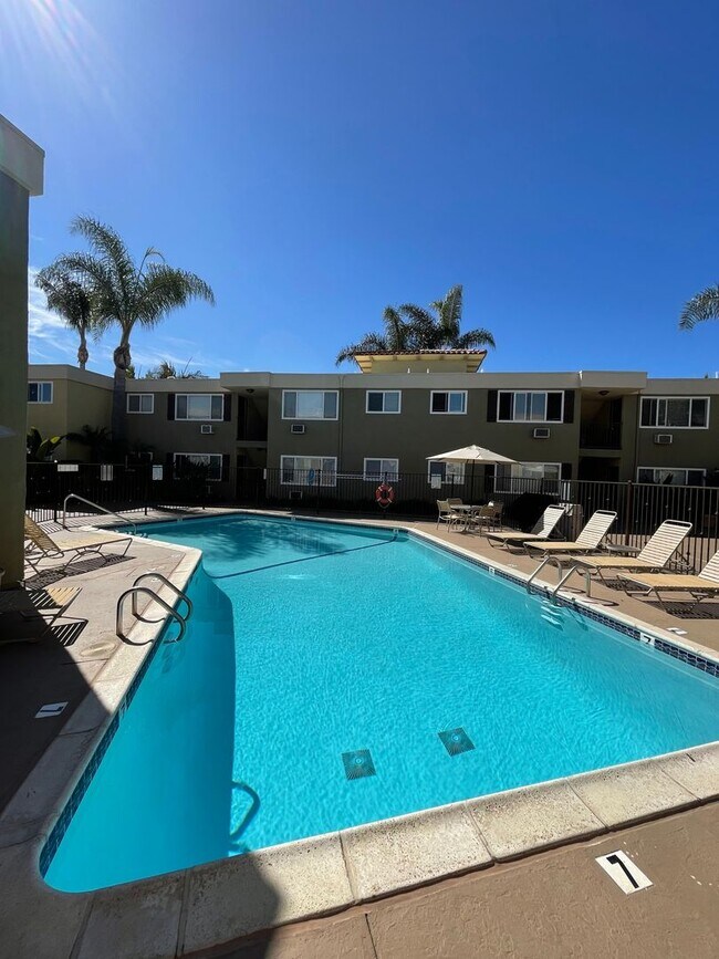 Foto del edificio - BEADNELL-QUIET UPGRADED CONDO IN GATED COMMUNITY W/ POOL