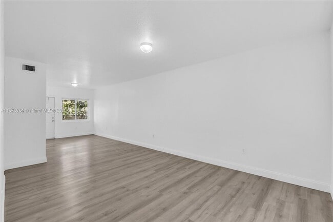 Foto del edificio - 8329 NW 5th Ave
