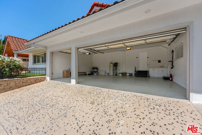 Foto del edificio - 4159 Regal Oak Dr