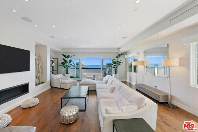 Foto del edificio - 22065 Pacific Coast Hwy