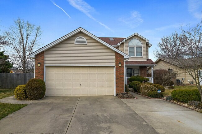 Foto del edificio - 2422 Cedar Crest Dr