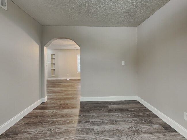 Building Photo - 3509 Bahamas Dr