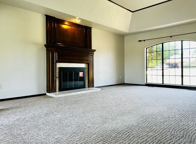 Building Photo - Beautiful 3BD 2BA Located in Edmond's Trai...