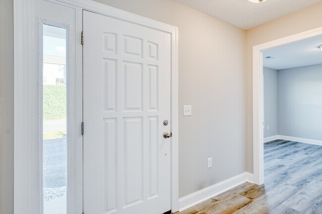 Foto del edificio - 220 Twisted Oak Dr NW