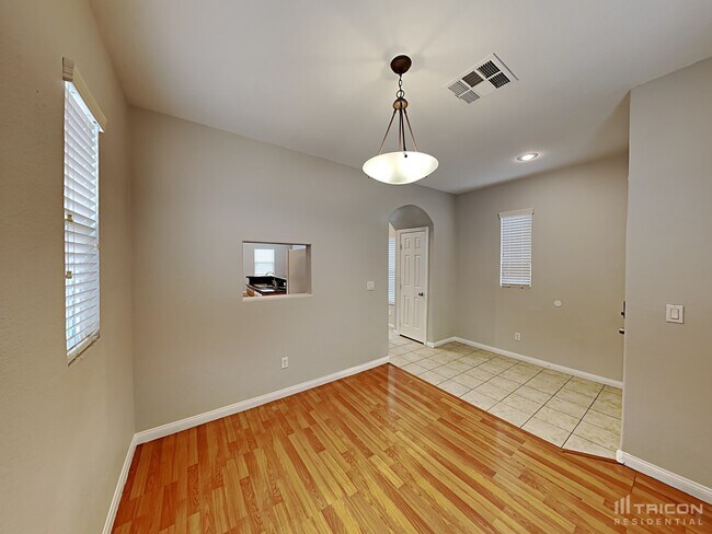 Foto del edificio - 5416 Flowing Spring St