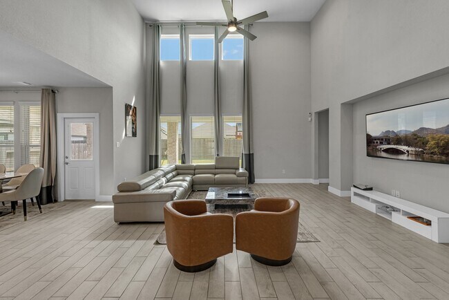 Foto del edificio - 1569 Sunrise Gables Dr