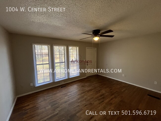 Foto del edificio - 1004 W Center St