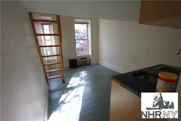 Primary Photo - 133 W 15th St