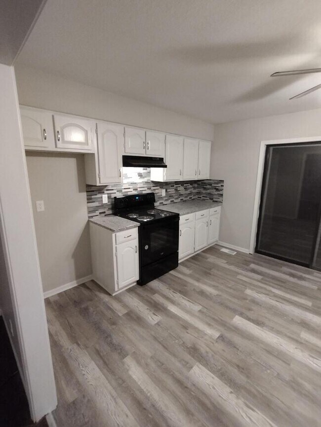 Foto del edificio - Cozy 3 bedroom and 2 full bath with in a huge duplex in Liberty off I -35.