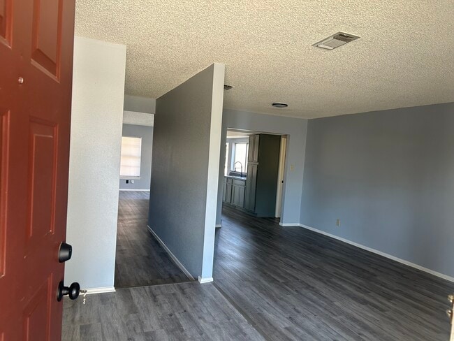 Foto del edificio - 1315 White Rock Dr