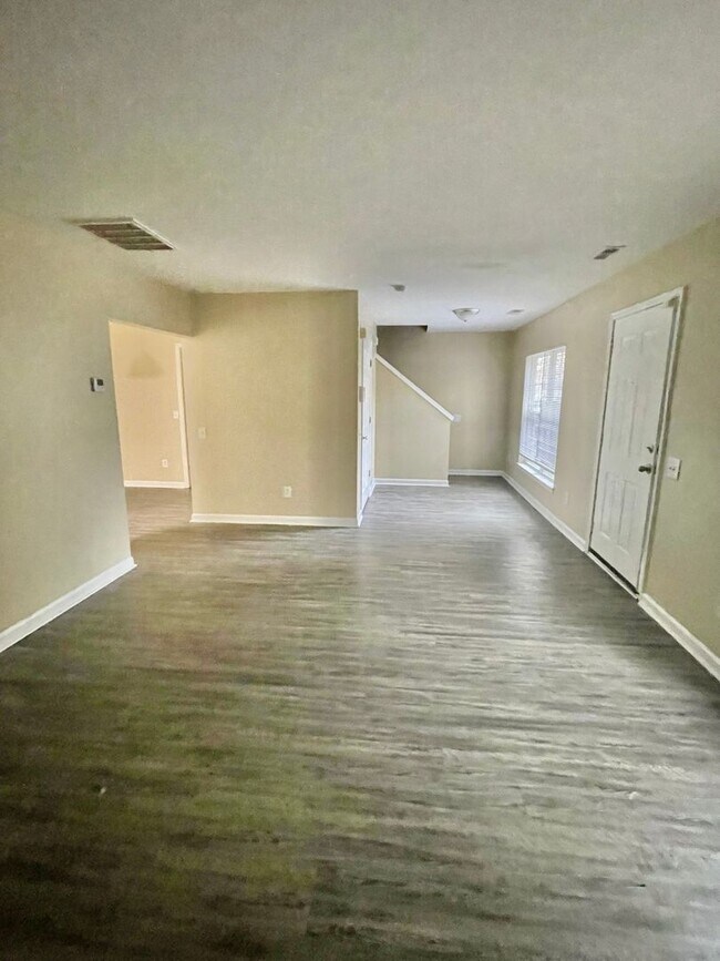 Foto del edificio - Come see this beautiful 2 Story 4 bedroom 2.5 bath 1 Car garage home