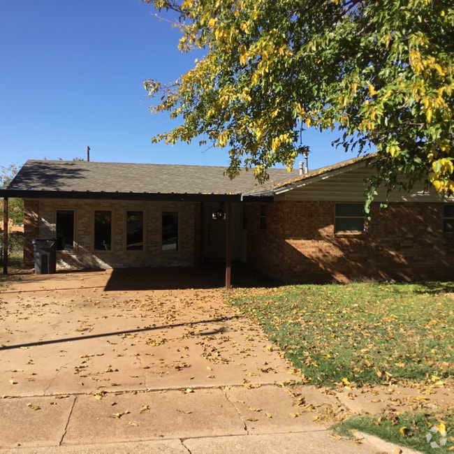 Building Photo - 2712 Palmetto Dr