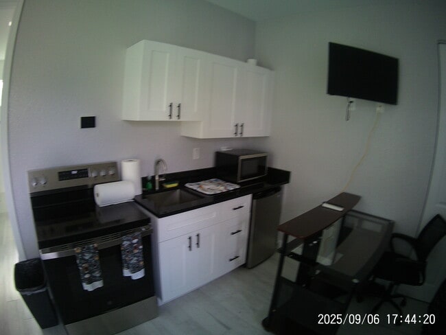 Kitchenette - 11098 Yellow Hammer Rd