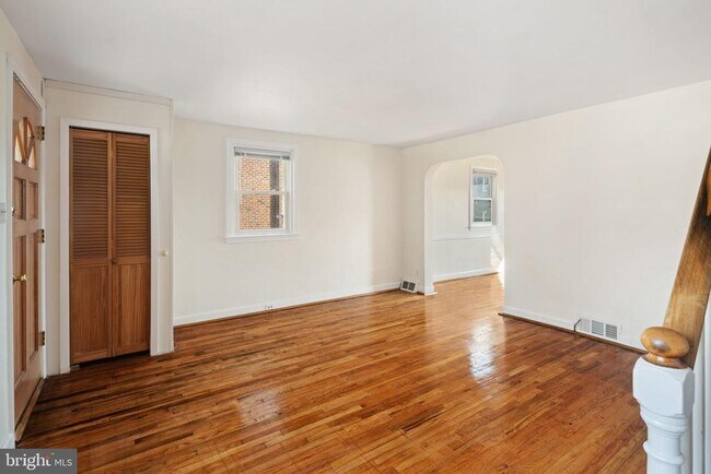 Foto del edificio - 253 Childs Ave