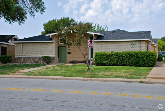 Foto del edificio - Crossway Apartments