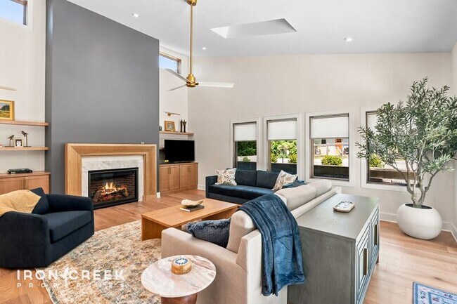 Building Photo - 3015 Sand Hill Crane Dr