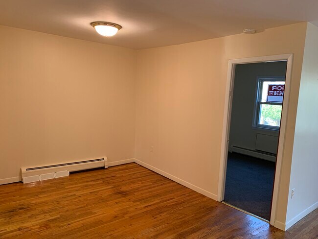 Foto del edificio - 10138 104th St
