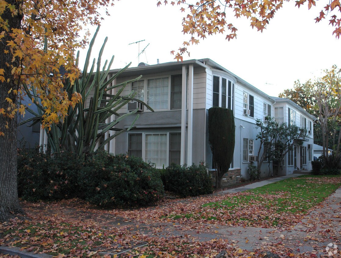 11246 Camarillo St, North Hollywood, CA 91602 Apartments in North