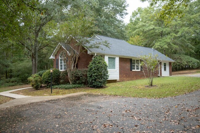 Foto del edificio - 2400 Rays Church Rd