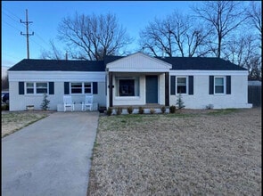 Building Photo - 1231 Westlawn Dr