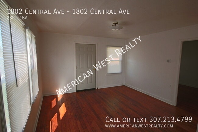 Building Photo - Nice ground level apartment