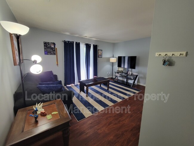Foto del edificio - 1307 E 25th Terrace