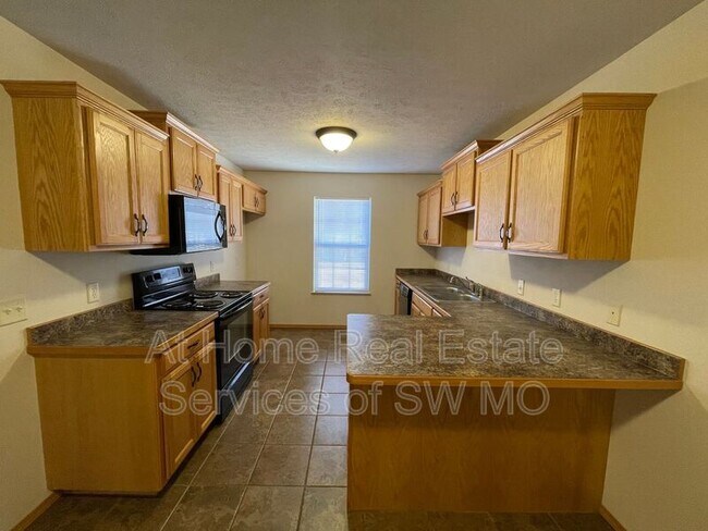 Foto del edificio - 1042 N Oxford Dr