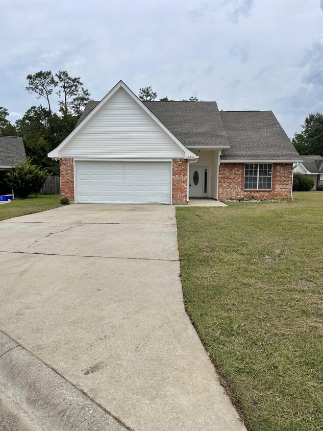 Primary Photo - 12354 White Oak Dr