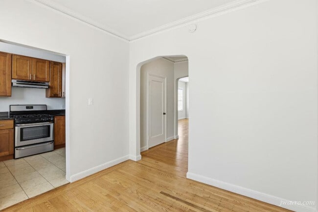 Building Photo - 555 Pierce St