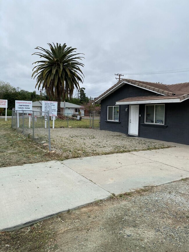 Foto del edificio - Lake Elsinore 2-Bedroom Home – $1,899 Limi...