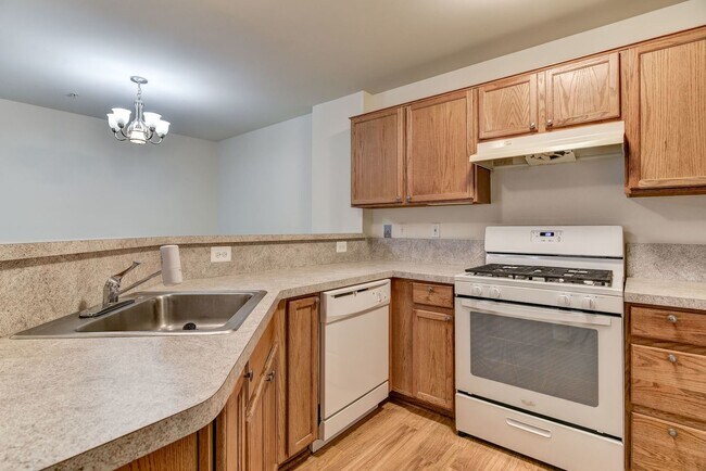 Foto del edificio - 3 Bed 2 Bath - Germantown Condo - Washer/Dryer In Unit