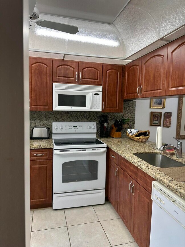 Building Photo - 2704 Nassau Bend