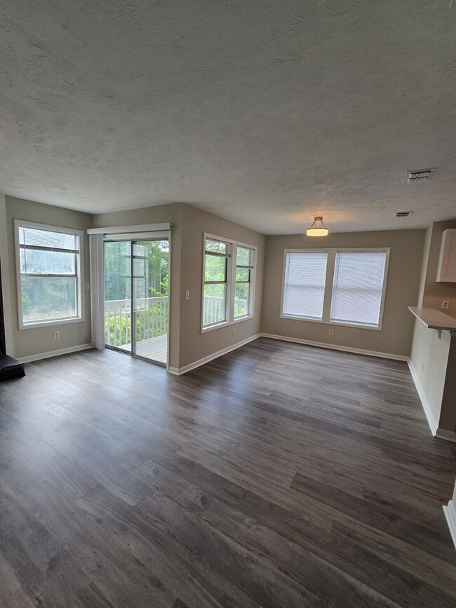 Foto del edificio - 1021-6 Woodcreek ~ Stewarts Creek