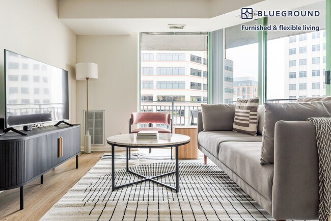 Foto del edificio - 4650 Washington Blvd