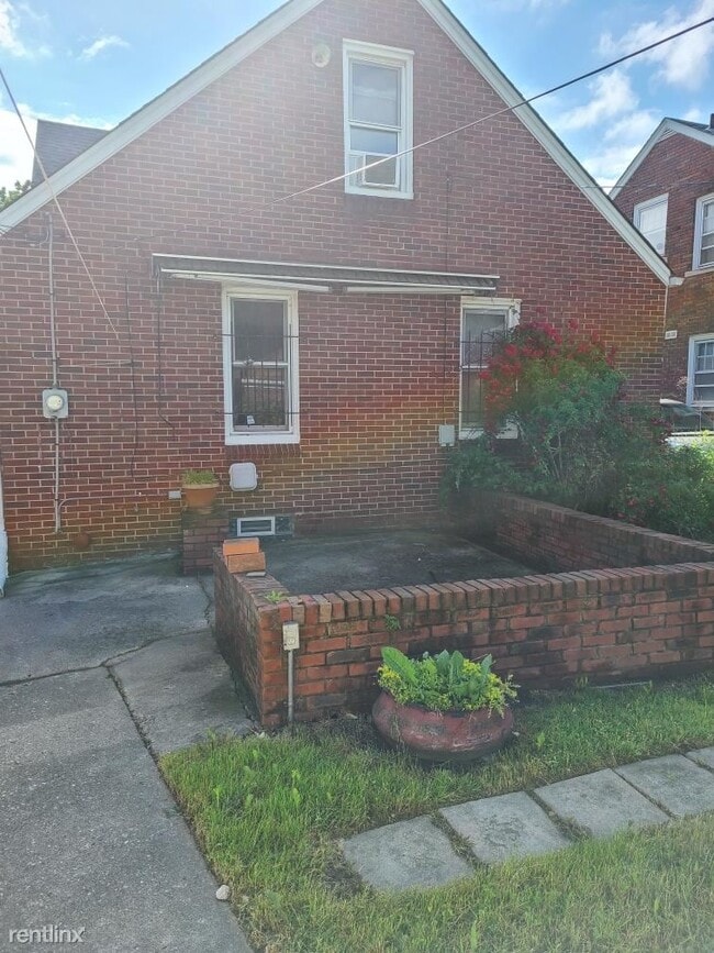 Building Photo - 3 br, 2.5 bath House - 8279 Mendota St