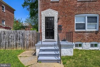 Building Photo - 2908 Clearview Ave