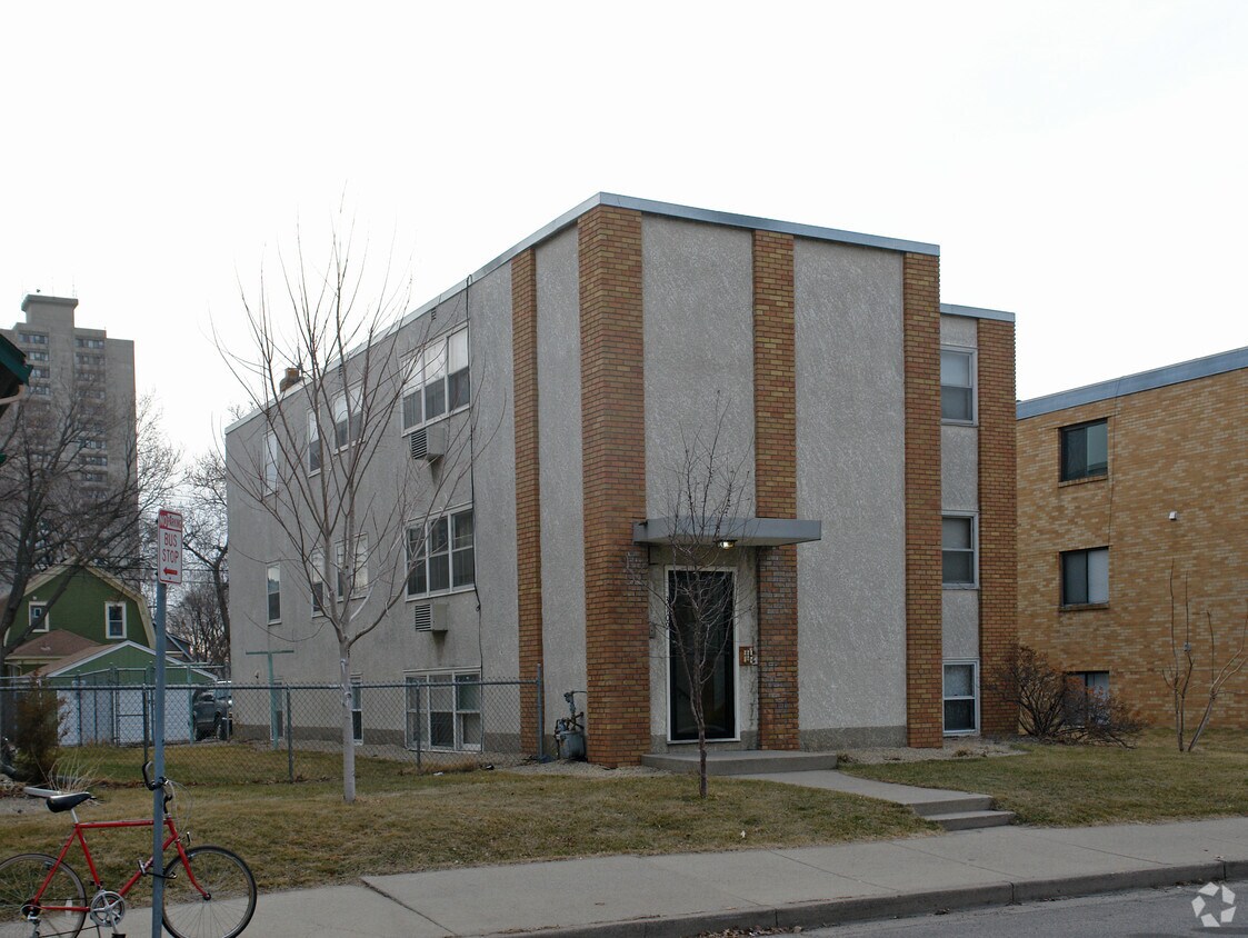 Building Photo - 3109 Grand Ave S