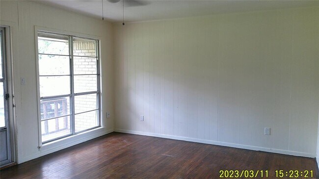Building Photo - 131 Lakewood Dr