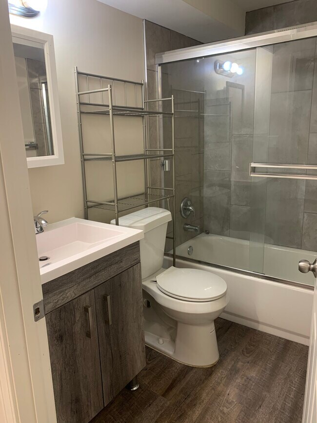 Foto del edificio - PINE GROVE MANOR