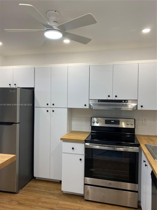 Building Photo - 581 Blue Heron Dr