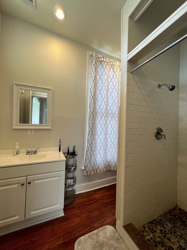 Foto del edificio - Charming 1BD/1BA in fantastic Uptown locat...