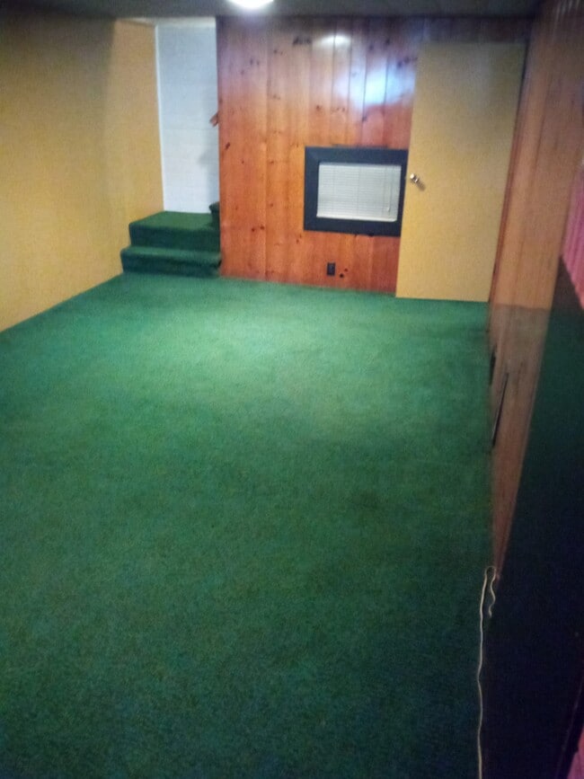 Sótano a medio terminar - 207 Sunflower Ave