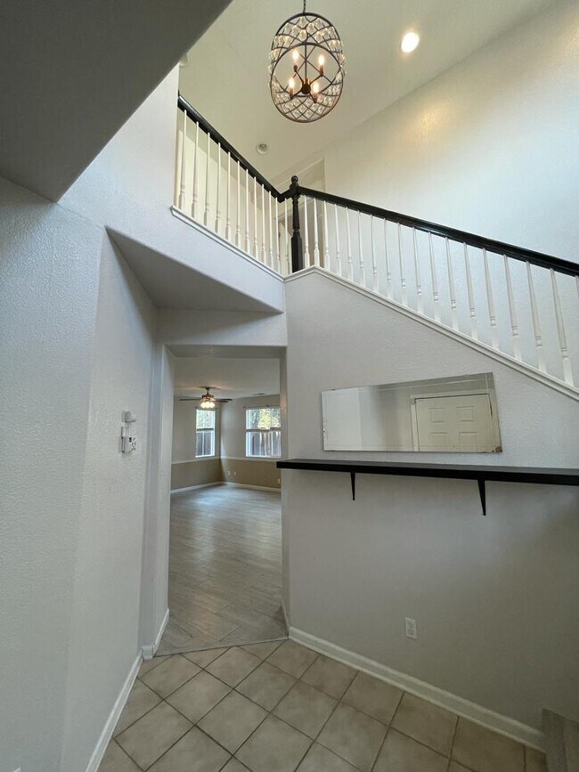 Building Photo - 21 Anjou Cir