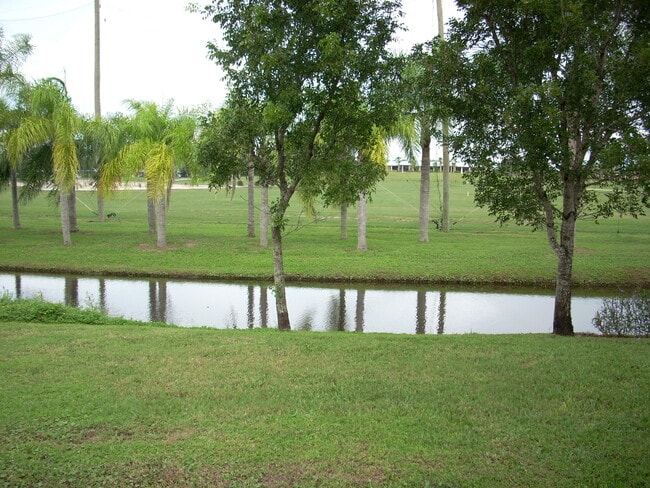 Foto del edificio - 232 Pebble Beach Blvd