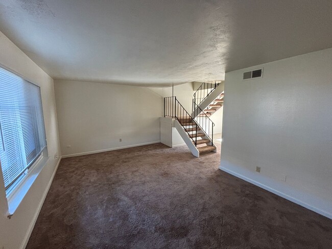 Building Photo - Nice 3 Bed, 1.5 Bath, Two Story Condo Over...