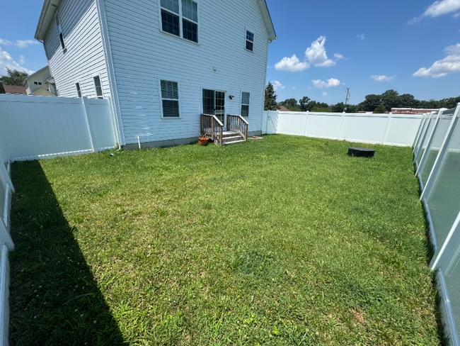 Building Photo - 70 Schoolview Ln