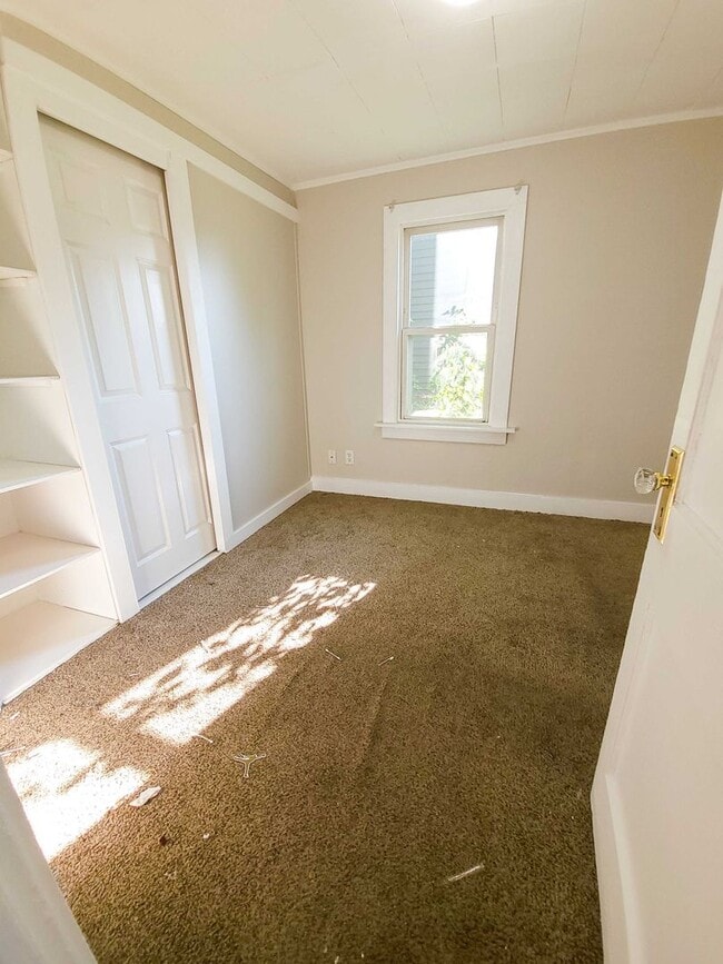Building Photo - 2 bedroom single family home