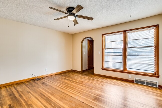 Building Photo - 2003 S Glenn Ave